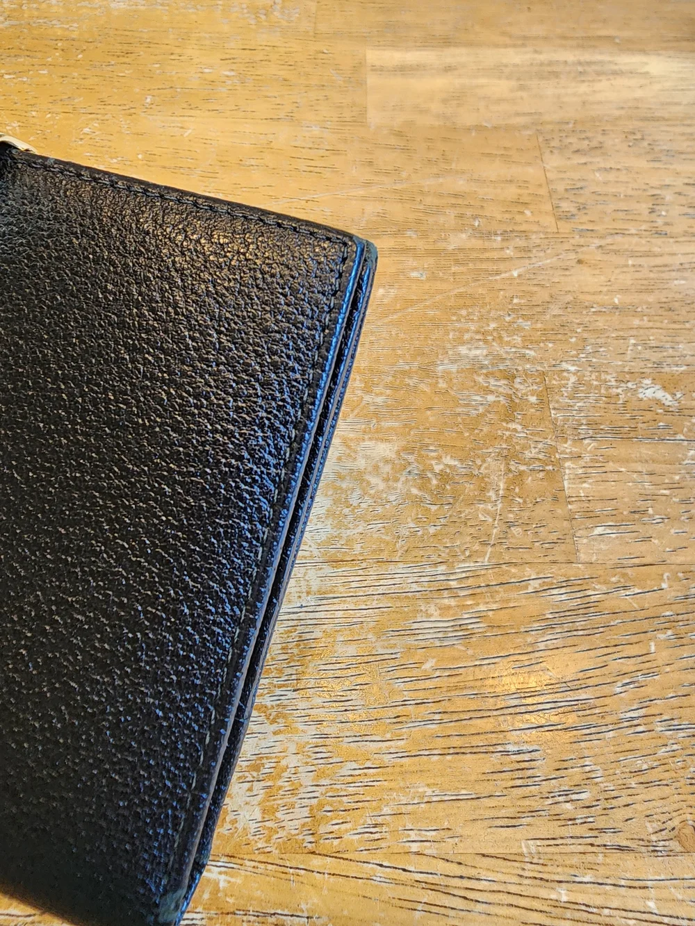 vintage Gucci black textured leather compact bifold wallet